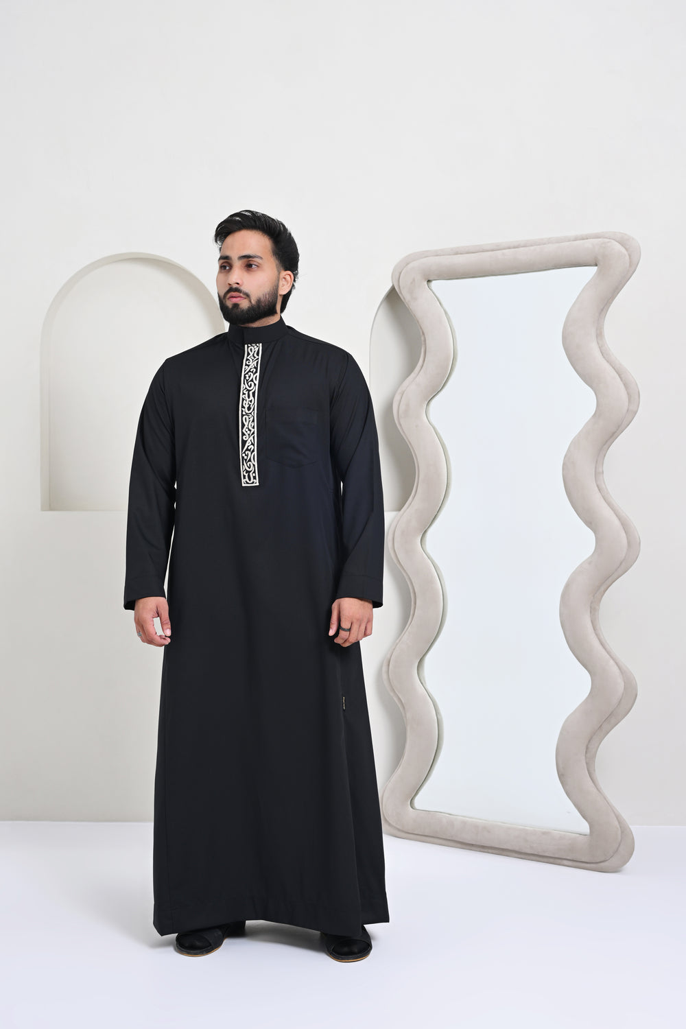 Calligraphy Saudi Thobe - Black