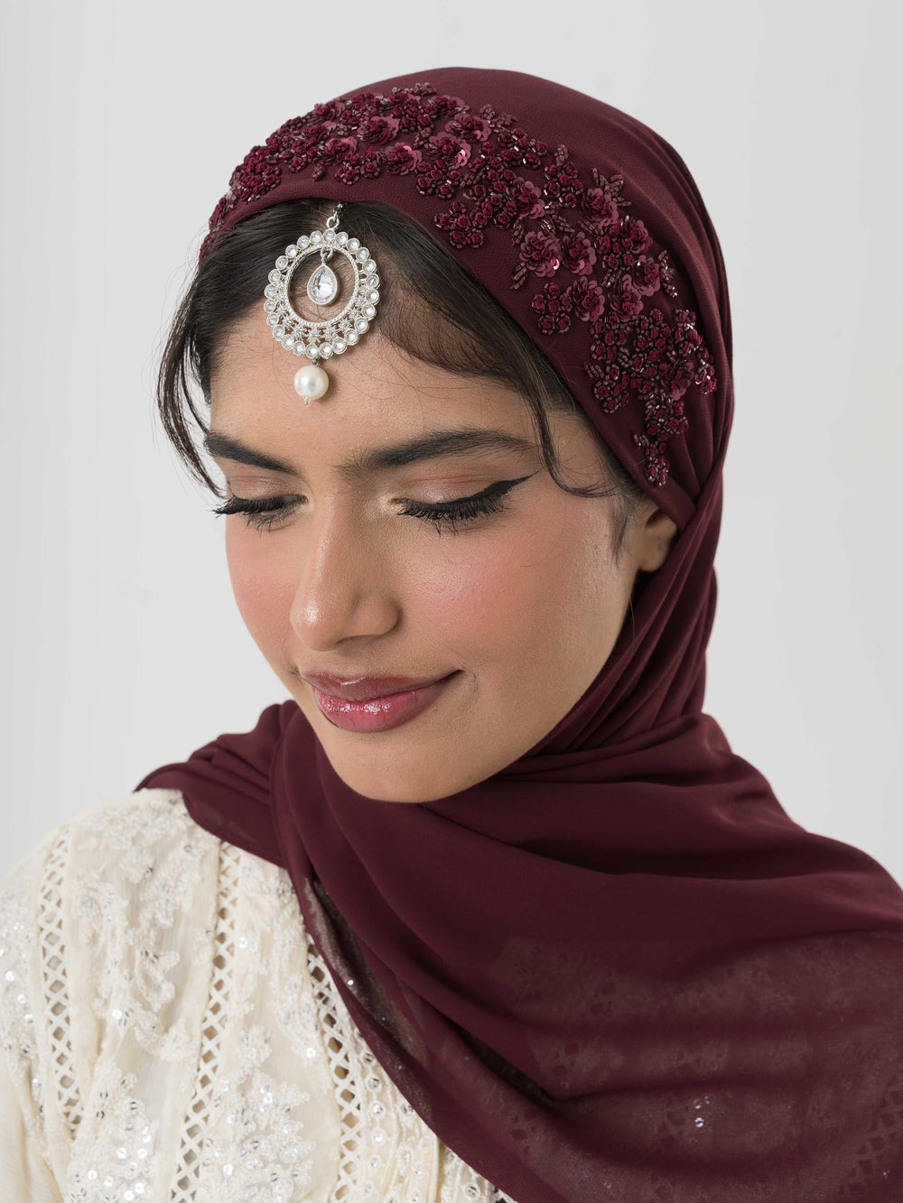 Dil-Naaz Embroidered Hijab - Maroon