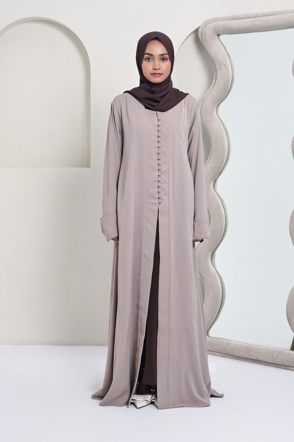 Yusrah Abaya - Beige